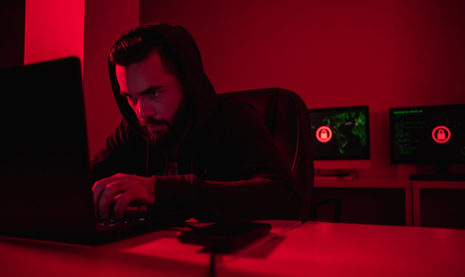 Jak chronić domenę internetową przed kradzieżą?