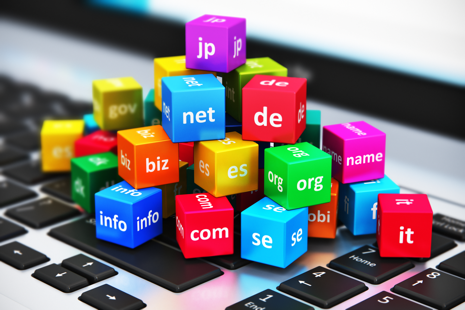 Znak towarowy w domenie internetowej. Czy narusza prawo?